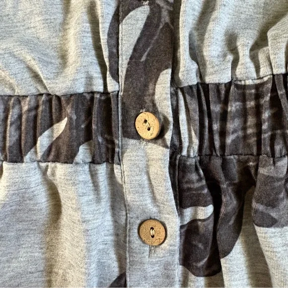 Gray Sleeveless Dress with Leaf Print - Picture 3 of 7